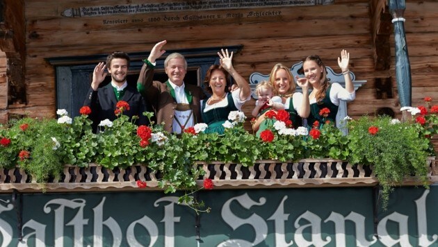 Die Stanglwirt-Familie Hauser freut sich, ihren Fünfsterne-Traditions-Gasthof am 29. Mai für Gäste aus Österreich wieder öffnen zu dürfen. (Bild: ZvG)