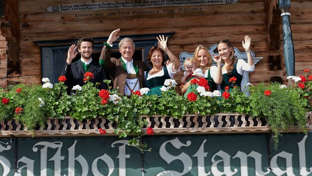Die Stanglwirt-Familie Hauser freut sich, ihren Fünfsterne-Traditions-Gasthof am 29. Mai für Gäste aus Österreich wieder öffnen zu dürfen. (Bild: ZvG)