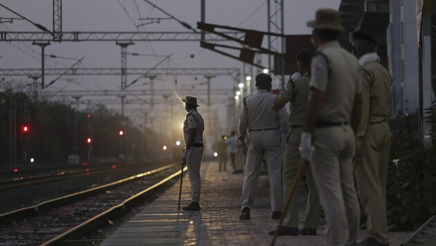 Beamte der Bahnschutztruppe (Symbolbild) (Bild: AFP)
