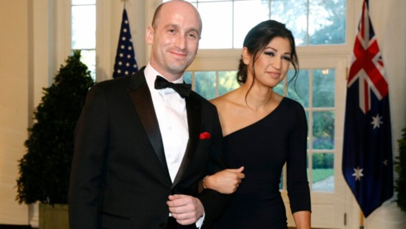 Stephen Miller mit seiner Ehefrau Katie (Bild: AP)