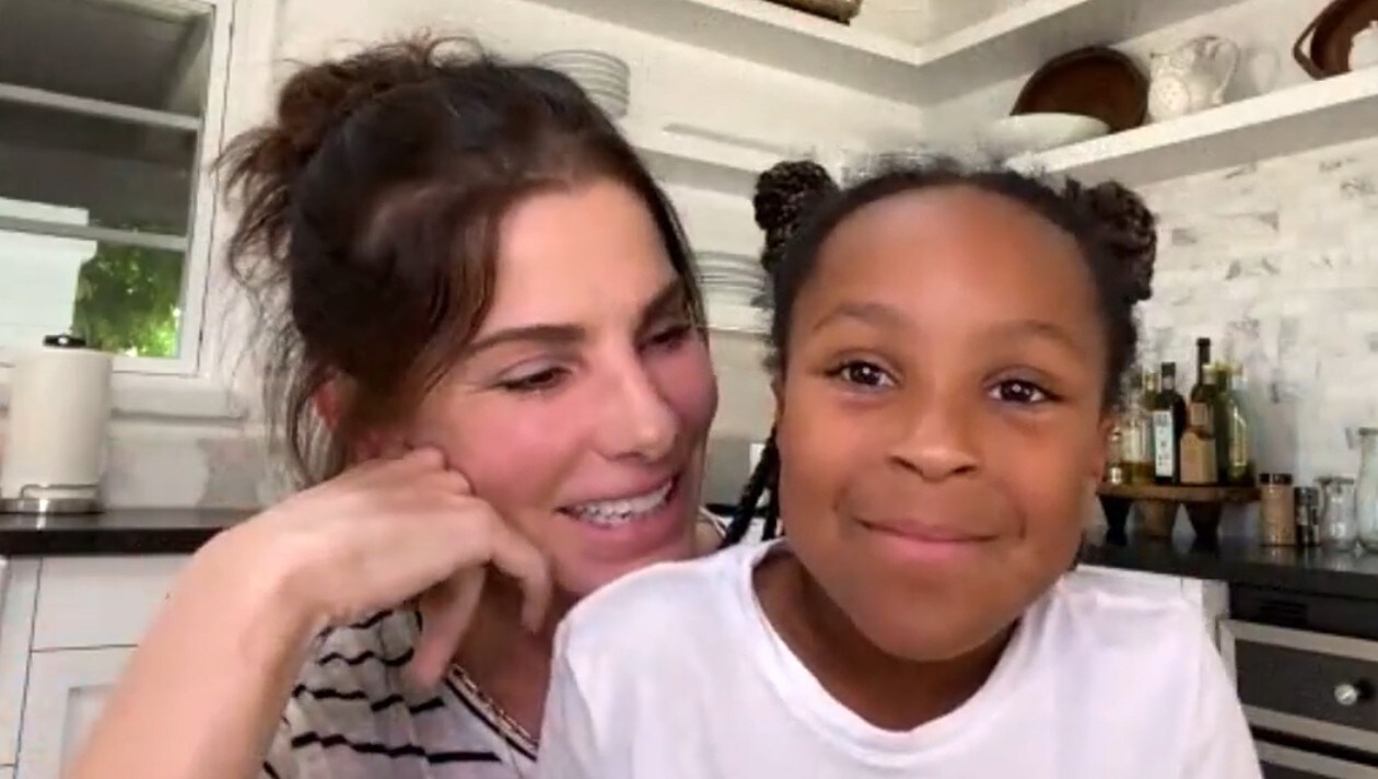 Bei Web Tv Talkshow Sandra Bullock Dankt Krankenschwester Unter Tranen Krone At