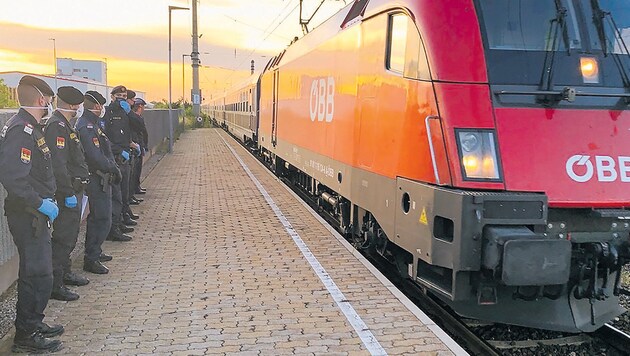 Die ersten Züge aus Rumänien sind am Montag in Österreich eingetroffen - die Betreuerinnen werden sehnlichst erwartet. (Bild: Christian Schulter)