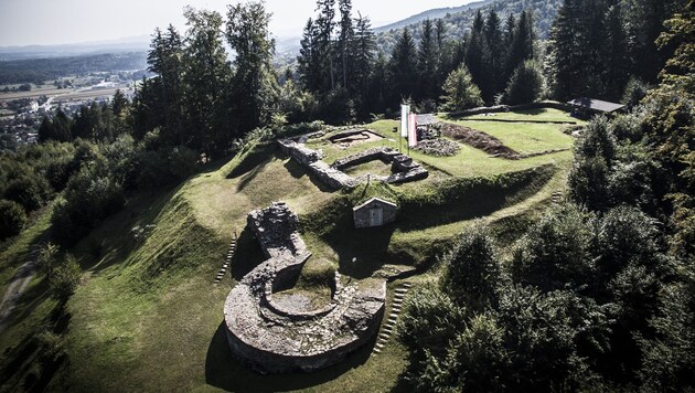 Ein Drohnenfoto der Burg Schwanberg. (Bild: ASIST)