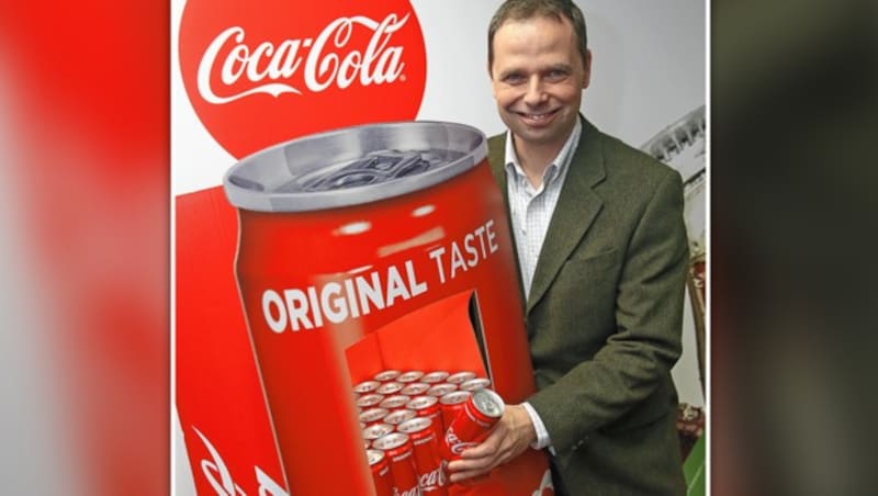 Philipp Bodzenta ist Sprecher von Coca-Cola Österreich. (Bild: Peter Tomschi, krone.at-Grafik)