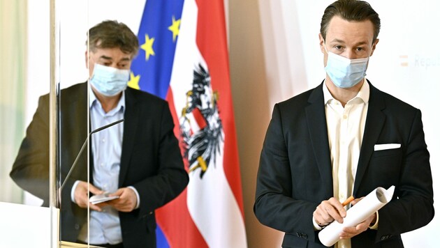 Vizekanzler Werner Kogler (Grüne) und Finanzminister Gernot Blümel (Bild: APA/HANS PUNZ)