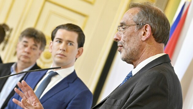 Mit Minister Heinz Faßmann und Kanzler Sebastian Kurz sind die Lehrer nicht glücklich. (Bild: APA/HANS PUNZ)