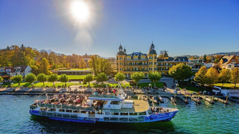 Bei den täglichen Osterschifffahrten auf der „Santa Lucia“ in der Veldener Bucht wartet auf die Kids ein spezielles Zuckerl: Ostereiersuche vom Schiff aus! (Bild: Gert Steinthaler)