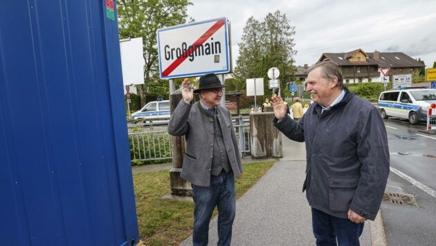 Bürgermeister Sebastian Schönbuchner freute sich gemeinsam mit seinem bayrischen Amtskollegen. (Bild: Tschepp Markus)