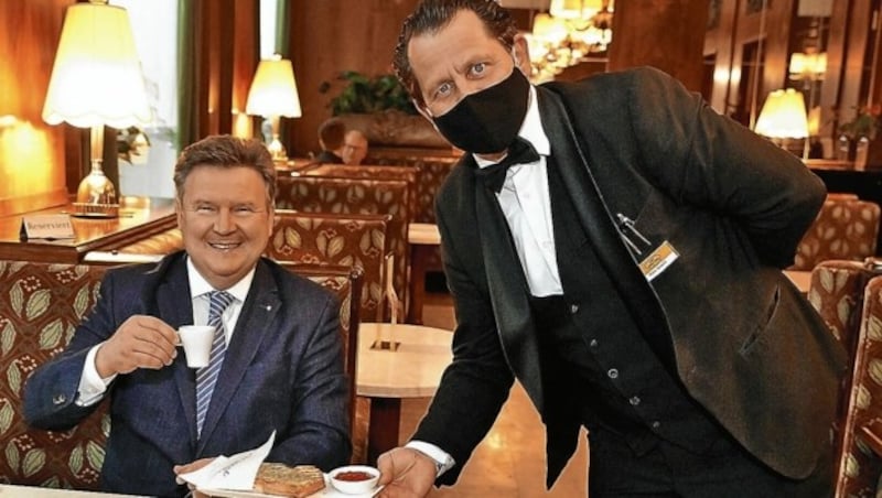 Einer der ersten Gäste im Café Landtmann: Der Wiener Bürgermeister Michael Ludwig (SPÖ). (Bild: C.Jobst/PID)