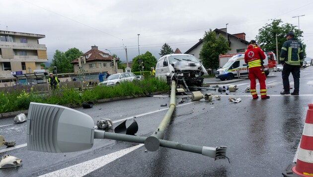 In Innsbruck passierte am Freitagnachmittag ein heftiger Verkehrsunfall. (Bild: zeitungsfoto.at/Liebl Daniel)