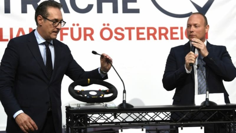 Heinz-Christian Strache und Christian Höbart (Bild: APA/HARALD SCHNEIDER)