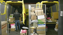Der Trend zum Online-Shopping führt bei der Post zu einem explodierenden Paketaufkommen. (Bild: APA/HANS PUNZ)