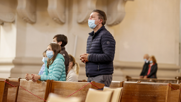 Das Tragen von Mundschutz bei Gottesdiensten ist Pflicht. (Bild: Markus Tschepp)