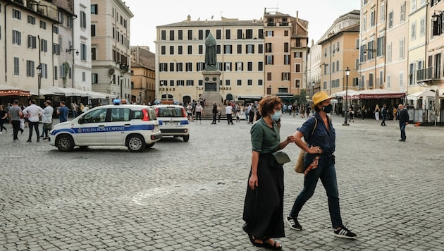 Am Campo di Fiori in Rom sind die Straßen bereits belebt. (Bild: AFP)