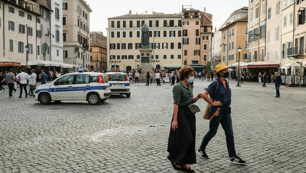 Am Campo di Fiori in Rom sind die Straßen bereits belebt. (Bild: AFP)