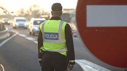 Kontrolle bei der Einreise nach Slowenien (Bild: AFP)