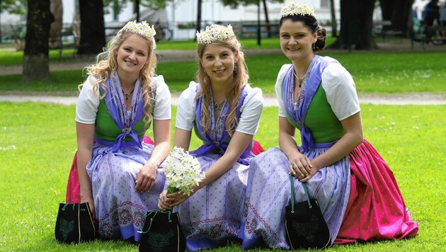 Königin Sabrina Kranabitl (Mitte) mit den beiden Prinzessinnen Romana Moser und Veronika Giselbrecht. (Bild: Juergen Radspieler)