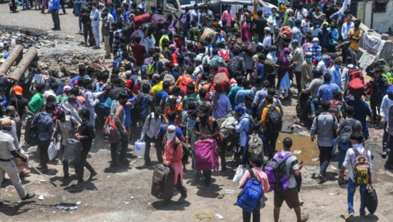 Pendler in Mumbai (Bild: AFP)