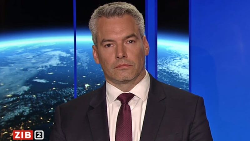 Innenminister Karl Nehammer (ÖVP) wehrte sich gegen die Vorwürfe aus Wien, er wechsle politisches Kleingeld mit den Corona-Vorfällen in den Postverteilungszentren. (Bild: tvthek.orf.at)