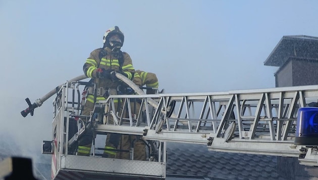 Großbrand am Buchberg in Mattse (Bild: BFKD Flachgau/Dominik Repaski)