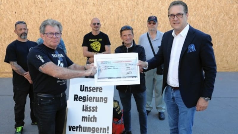 Der berüchtigte Theo Böhm darf sich über 500 Euro von Ex-Vizekanzler Heinz-Christian Strache freuen. (Bild: Die Allianz für Österreich)