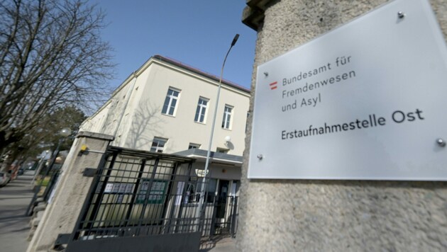 Erstaufnahmezentrum Traiskirchen (Bild: APA/HERBERT P. OCZERET)