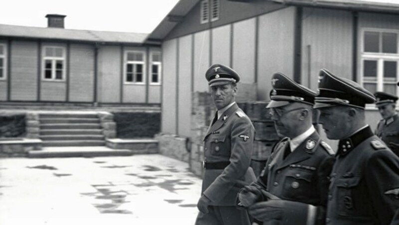 Beim Besuch des KZ Gusen, einem Außenlager von Mauthausen. (Bild: Bundesarchiv)