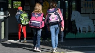 Rucksack, Schultüte, Buntstifte, Hefte und Schreibgeräte – der Schulstart ist durchaus ...