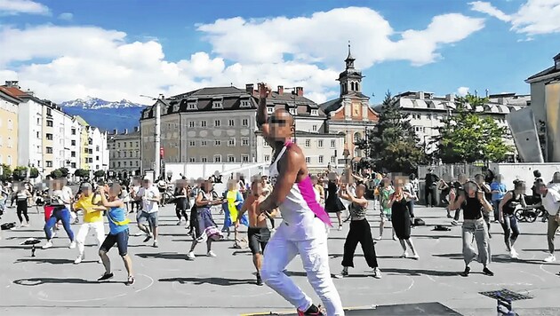 Der Salsakurs fand am Donnerstag zwischen 16 und 17 Uhr am Innsbrucker Marktplatz statt. (Bild: Facebook)
