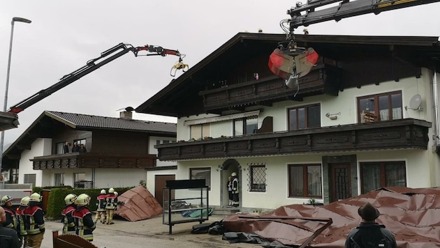 In Ebbs in Tirol wurde ein Haus abgedeckt. (Bild: ZOOM.TIROL)