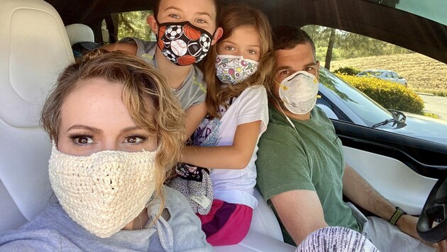 Alyssa Milano mit ihrer Familie (Bild: twitter.com/alyssamilano)