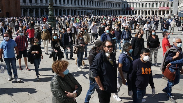 Ladenbesitzer in Venedig protestierten gegen den Lockdown in Italien. (Bild: AFP)