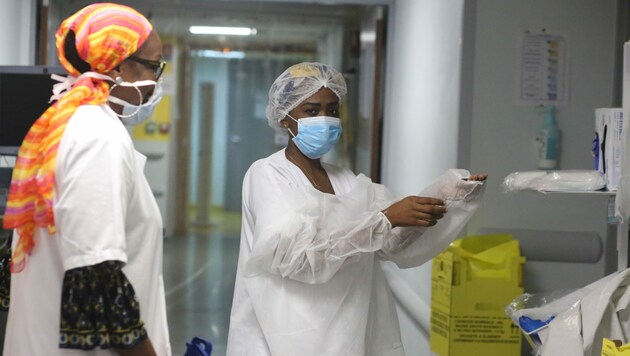 Im französischem Überseedepartement Mayotte treffen die Krankenschwestern Vorkehrungen zum Schutz gegen das neuartige Coronavirus. (Bild: AFP)