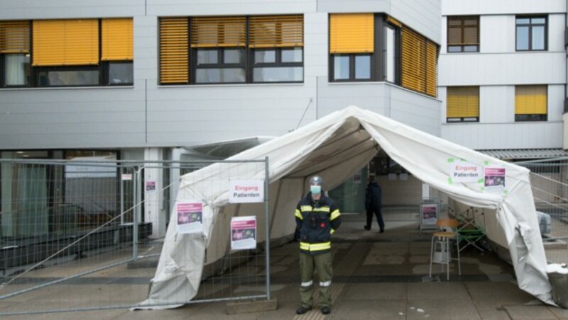 Das Klinikum Kirchdorf im Corona-Modus am 30. März. (Bild: © Jack Haijes)