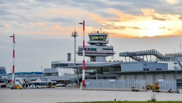 Bitte warten, heißt es am Airport in Hörsching. (Bild: Harald DostalHebe)