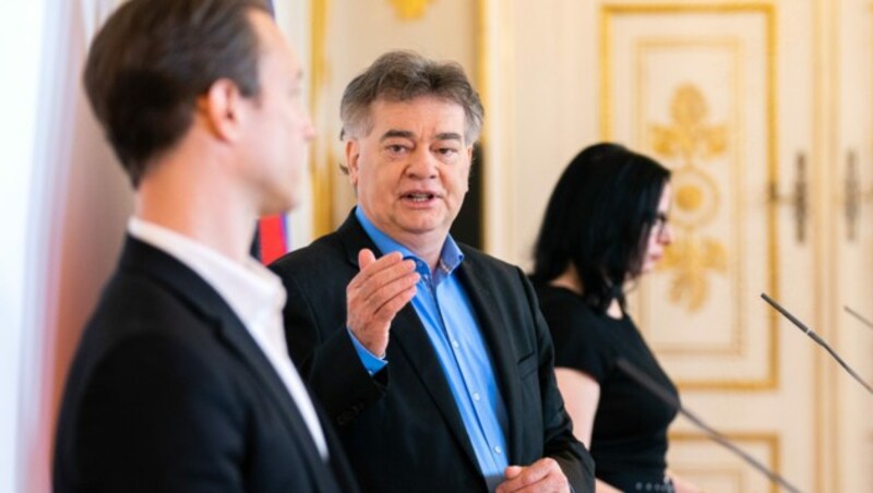 Finanzminister Gernot Blümel (ÖVP), Vizekanzler Werner Kogler (Grüne) und Kulturstaatssekretärin Andrea Mayer (Grüne) (Bild: APA/GEORG HOCHMUTH)