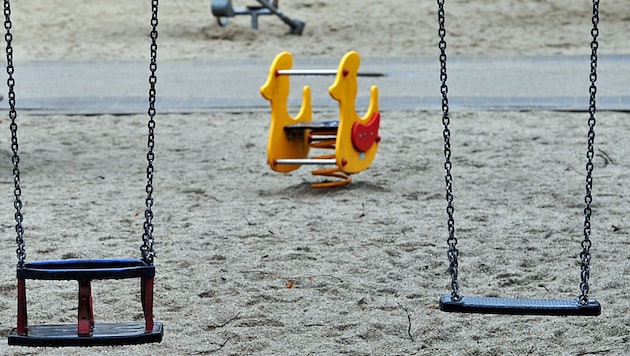 In den Kindergärten in fünf Bezirken wird´s nun sehr ruhig (Bild: APA/dpa-Zentralbild/Matthias Hiekel)