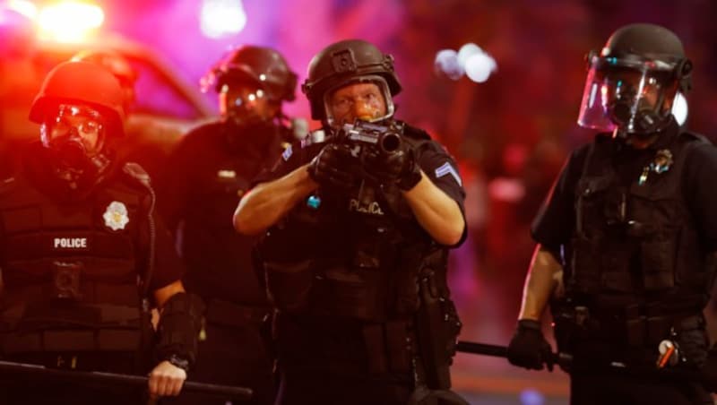 In Denver ging die Polizei mit Tränengas und Gummigeschossen gegen die Demonstranten vor. (Bild: Associated Press)