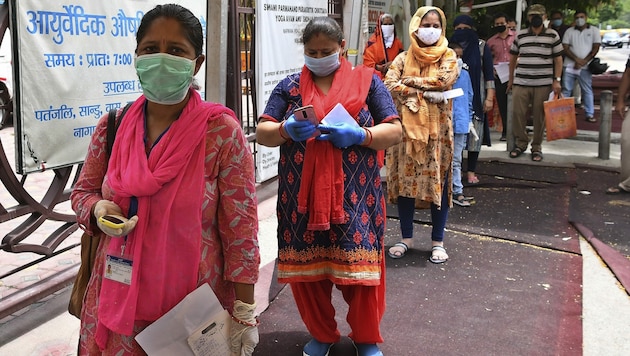 Die Zahl der Covid-19-Toten ist in Indien auf mehr als 4700 angestiegen und liegt damit über der offiziellen Zahl aus China. (Bild: AFP)