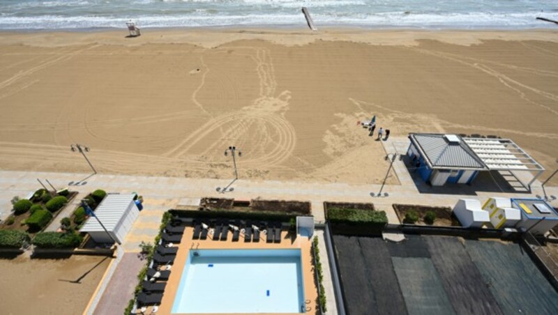 Auch im benachbarten Jesolo (Venetien) wartet man sehnsüchtig auf Gäste, die Strände und Hotels füllen und wichtige Einnahmen für die Wirtschaft generieren. (Bild: AFP)