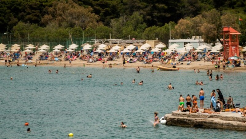 Die öffentlichen Strände rund um die griechische Hauptstadt Athen haben bereits seit Mitte Mai wieder geöffnet. (Bild: AFP)