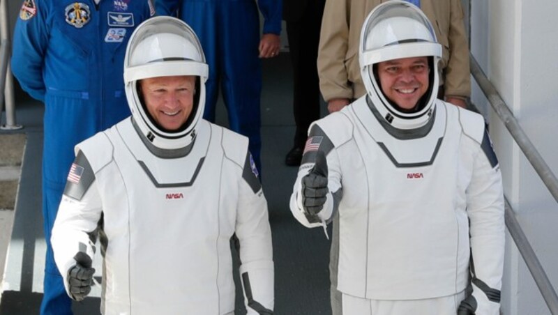 Die NASA-Astronauten Douglas Hurley (li.) und Robert Behnken (Bild: AP)