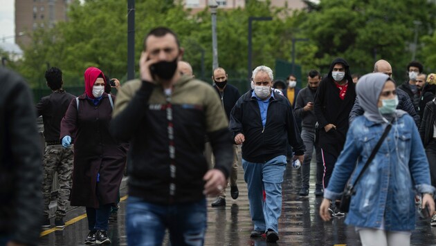 In der Türkei endete am Montag ein weitgehendes Ausgehverbot, von dem 15 Städte betroffen waren. (Bild: AFP)