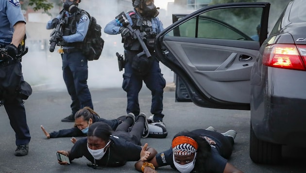 Während der Proteste in Minneapolis (Bild: AP)