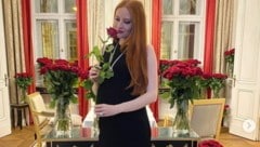 Barbara Meier bekam 1000 rote Rosen zum ersten Hochzeitstag. (Bild: instagram.com/barbarameier)