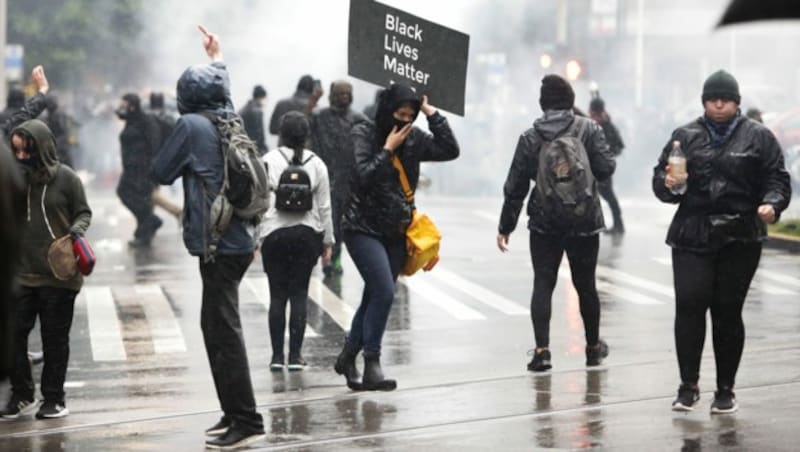 In zahlreichen Städten demonstrieren Menschen seit vergangener Woche gegen Rassismus und Polizeigewalt. (Bild: AFP)