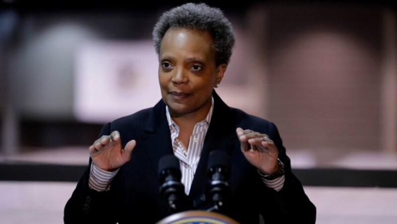 Die Bürgermeisterin von Chicaco, Lori Lightfoot (Bild: AP)