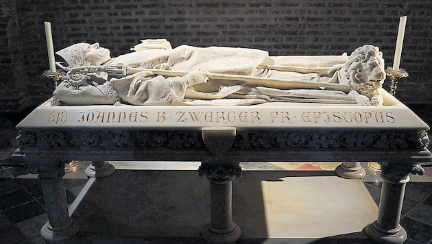 Bischof Johann Baptist Zwerger ruht in einem Hochgrab aus weißem Marmor in der Grazer Herz-Jesu-Kirche. (Bild: Sepp Pail)