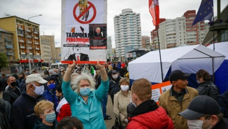 Demonstration gegen Lukaschenko in Minsk (Bild: AP)