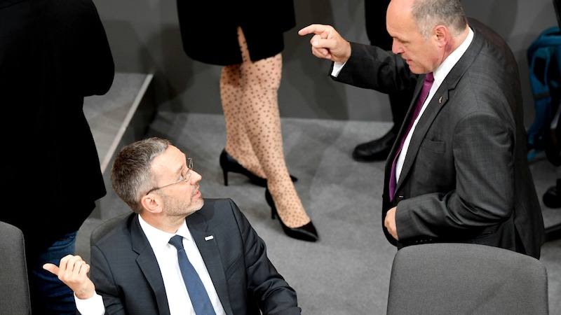 Herbert Kickl (FPÖ) und Wolfgang Sobotka (ÖVP) (Bild: APA/ROLAND SCHLAGER)